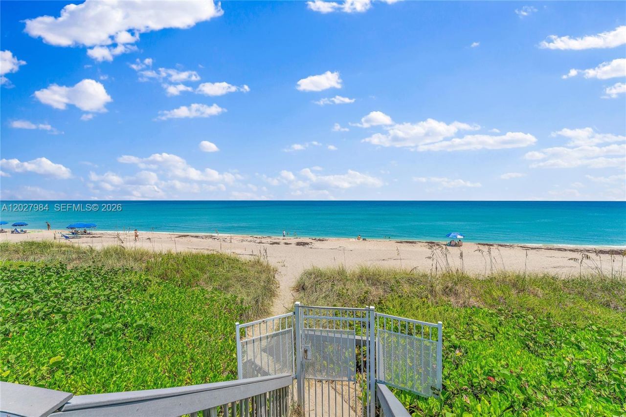 429 NE Tradewind Ln, Unit 305, Hutchinson Island, FL 34996 Photo