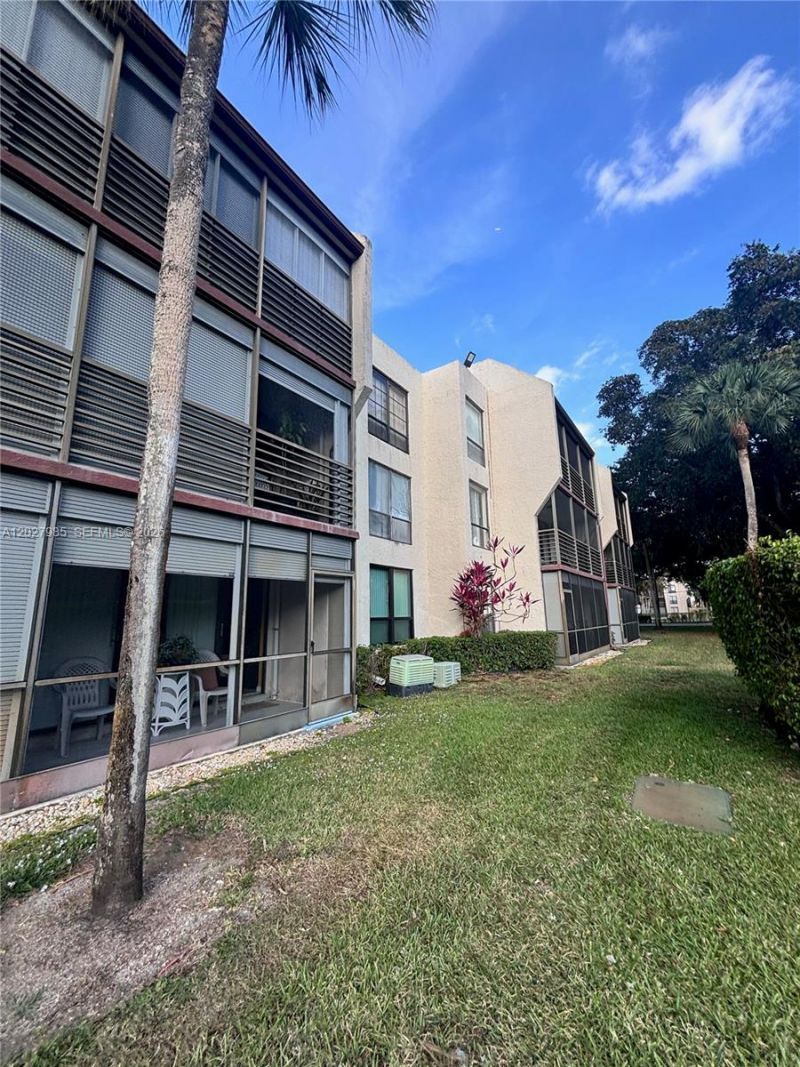 8050 W Mcnab Rd , Unit 212, Tamarac, FL 33321 Photo