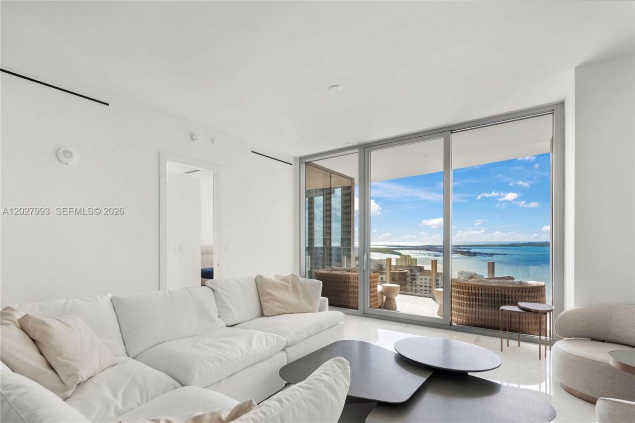 300 Biscayne Boulevard Way, Unit 3905W, Miami, FL 33131 Photo