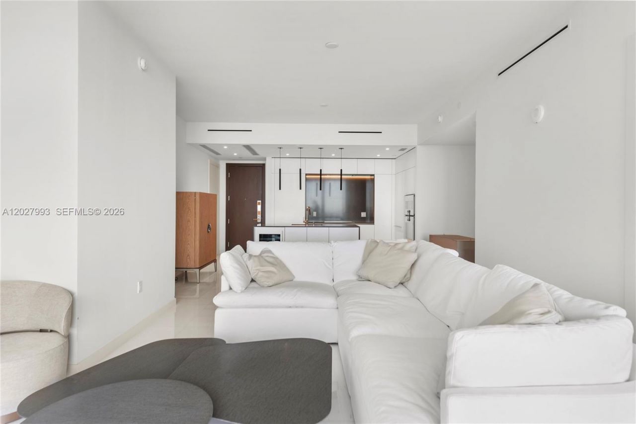 300 Biscayne Boulevard Way, Unit 3905W, Miami, FL 33131 Photo