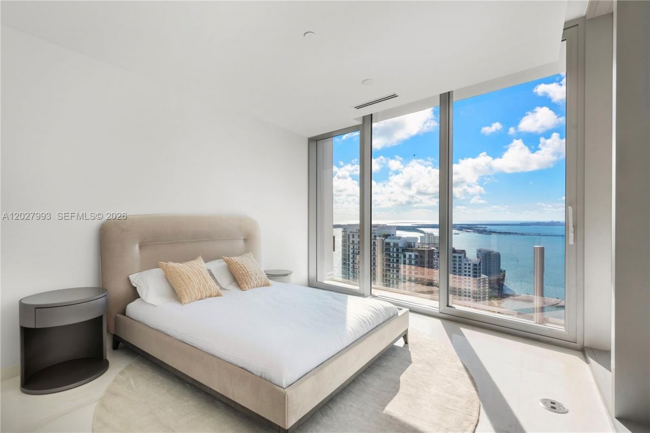 300 Biscayne Boulevard Way, Unit 3905W, Miami, FL 33131 Photo
