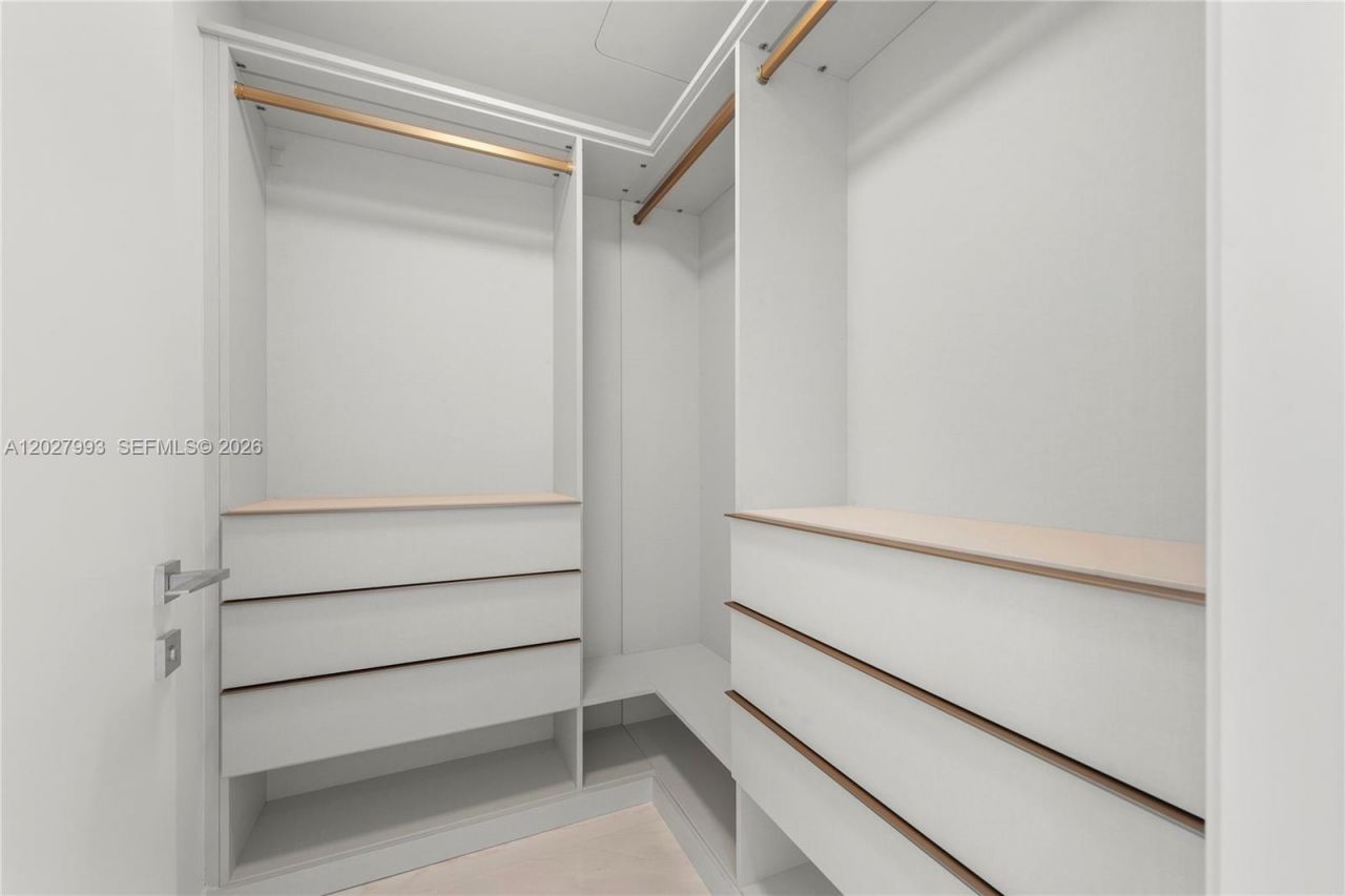 300 Biscayne Boulevard Way, Unit 3905W, Miami, FL 33131 Photo