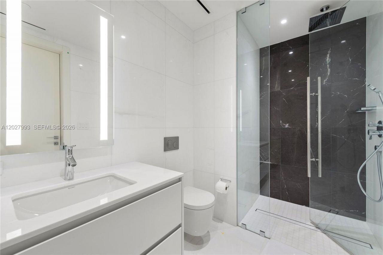 300 Biscayne Boulevard Way, Unit 3905W, Miami, FL 33131 Photo