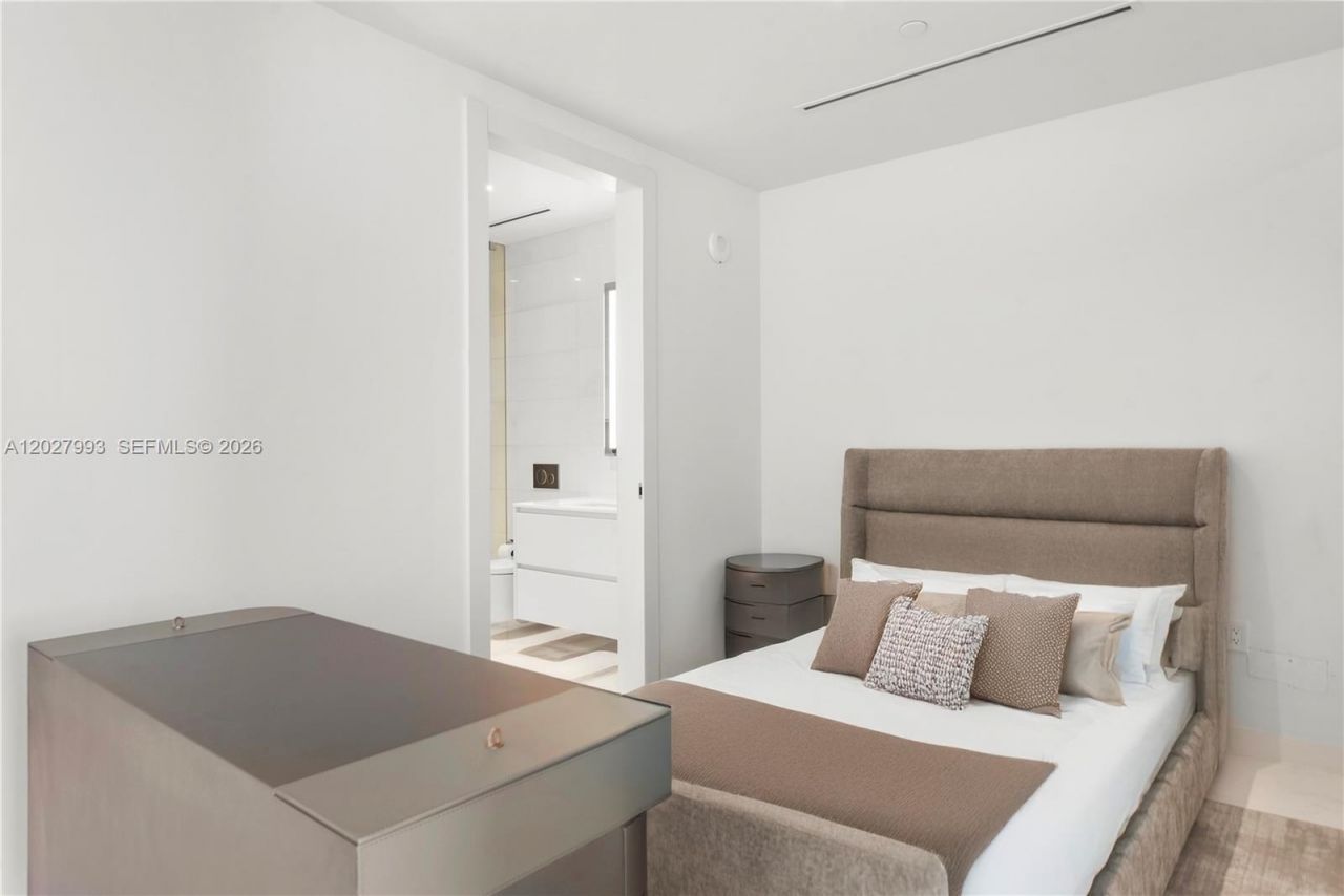 300 Biscayne Boulevard Way, Unit 3905W, Miami, FL 33131 Photo