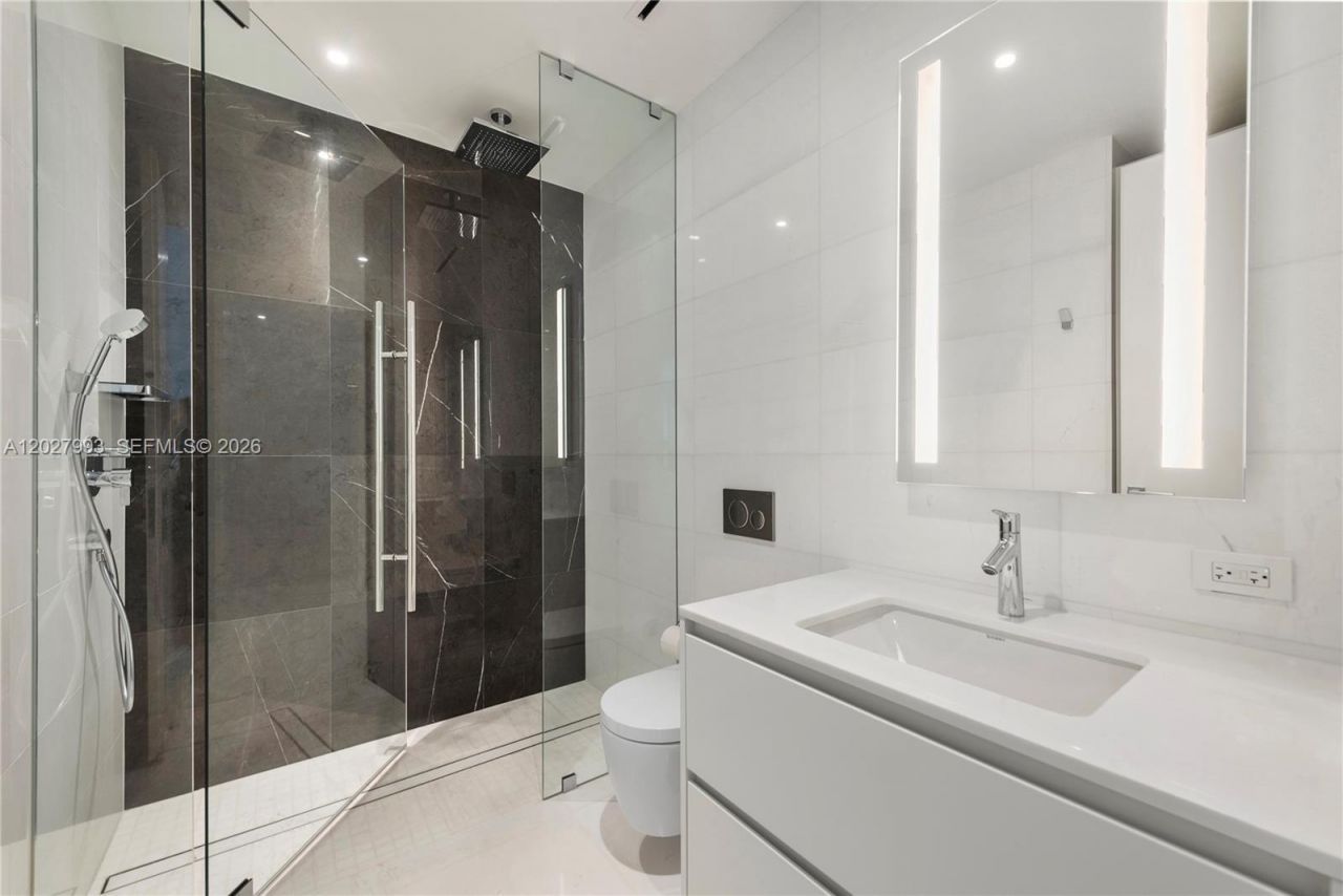300 Biscayne Boulevard Way, Unit 3905W, Miami, FL 33131 Photo