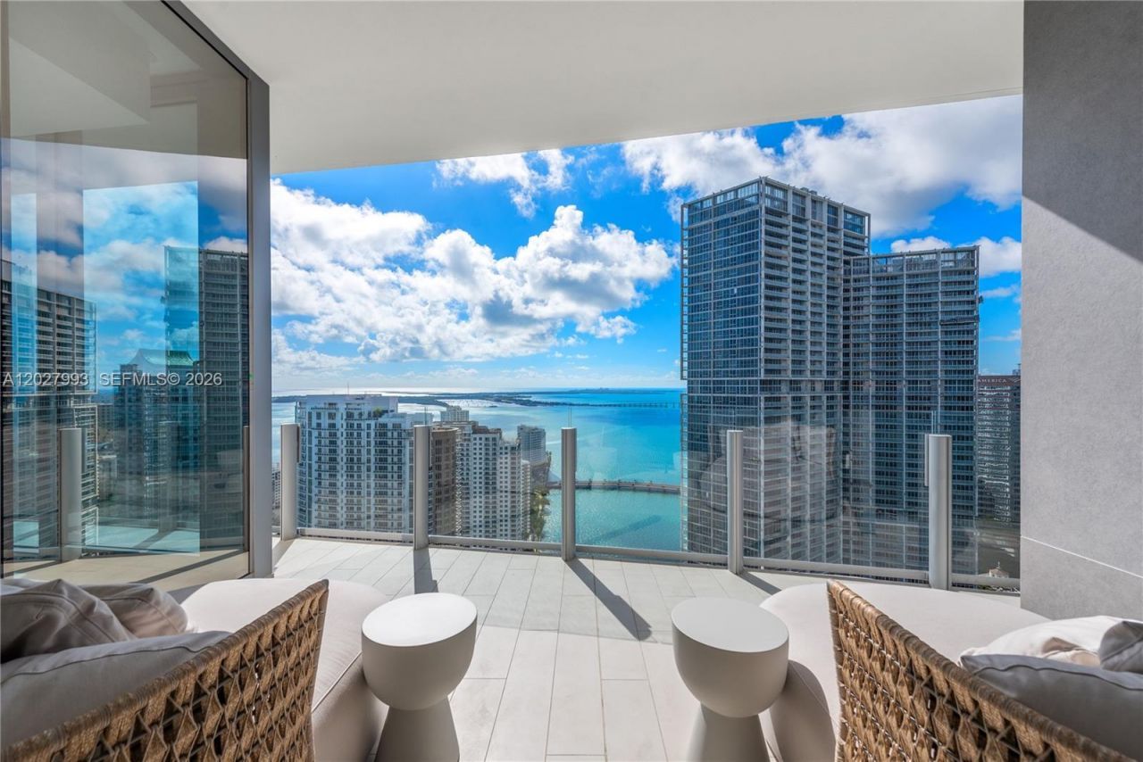 300 Biscayne Boulevard Way, Unit 3905W, Miami, FL 33131 Photo