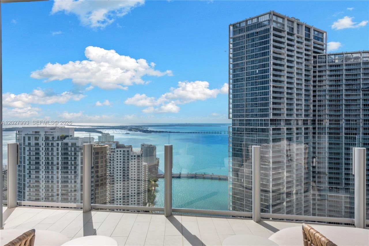 300 Biscayne Boulevard Way, Unit 3905W, Miami, FL 33131 Photo