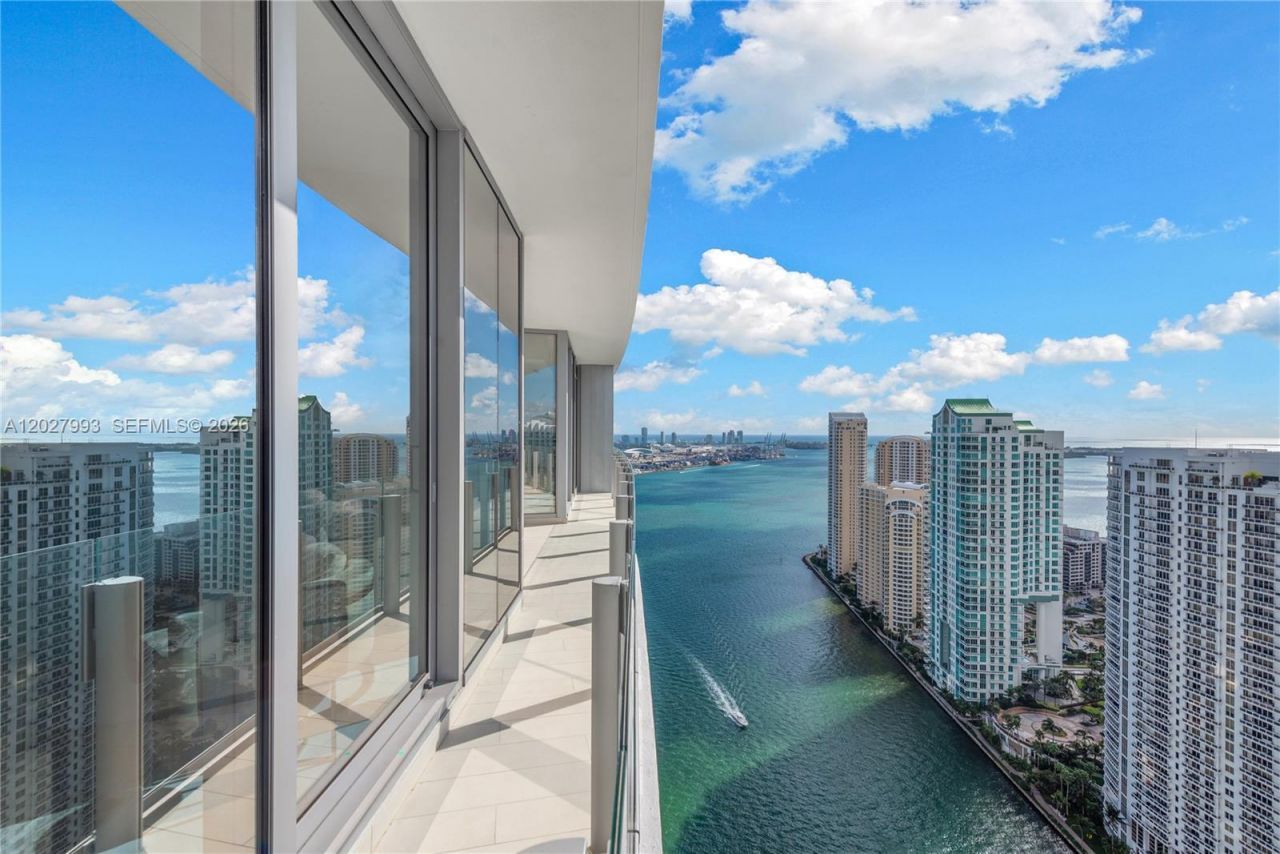300 Biscayne Boulevard Way, Unit 3905W, Miami, FL 33131 Photo