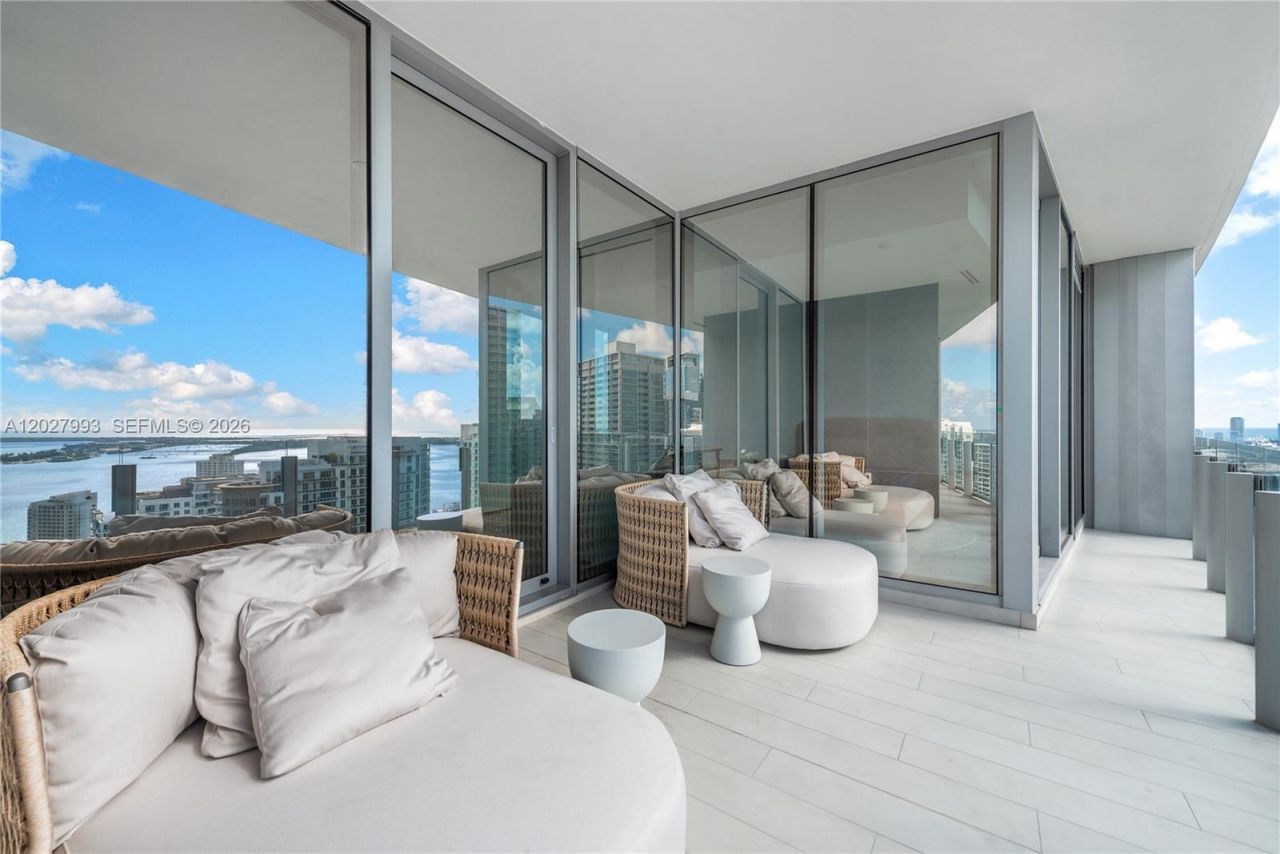 300 Biscayne Boulevard Way, Unit 3905W, Miami, FL 33131 Photo