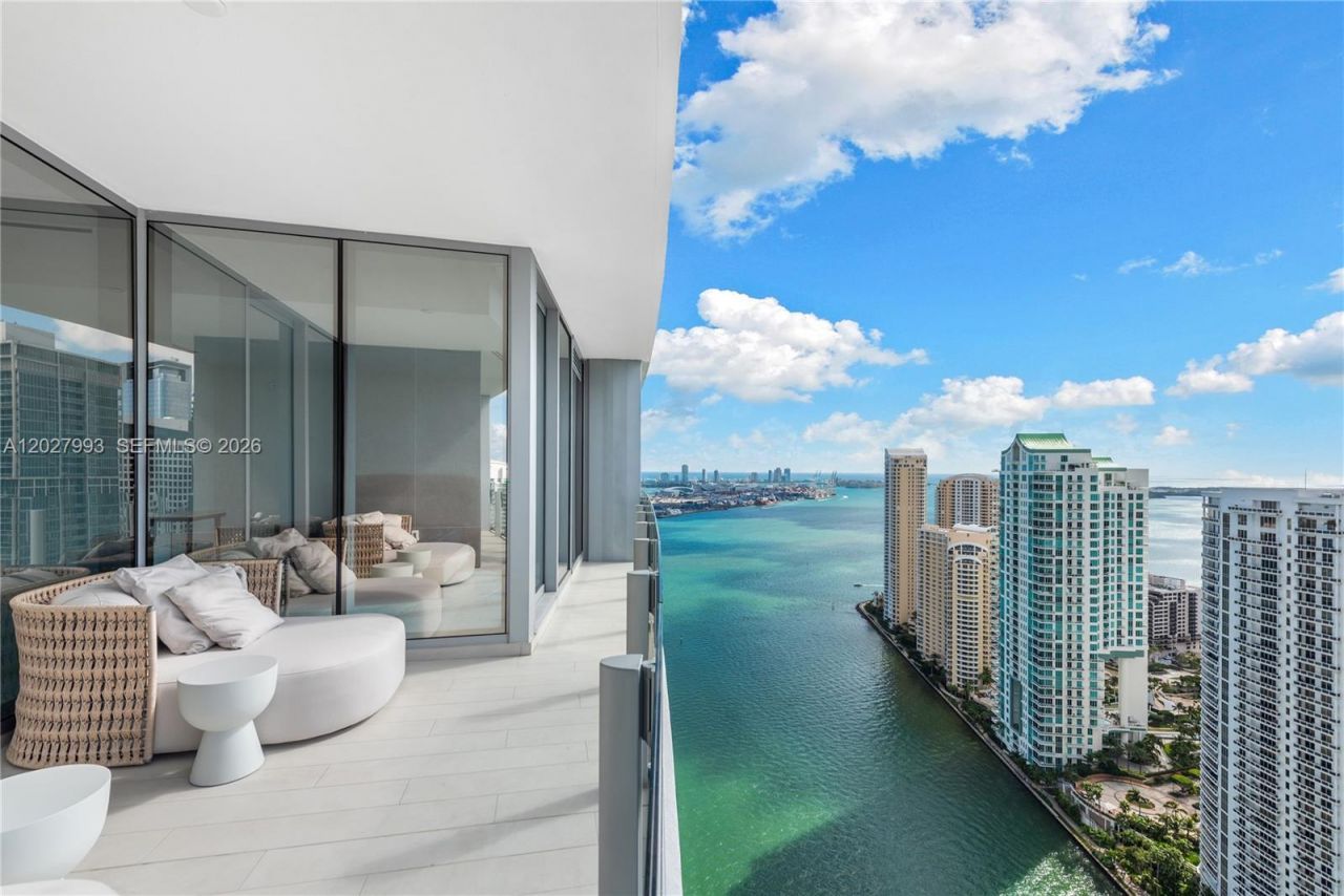 300 Biscayne Boulevard Way, Unit 3905W, Miami, FL 33131 Photo