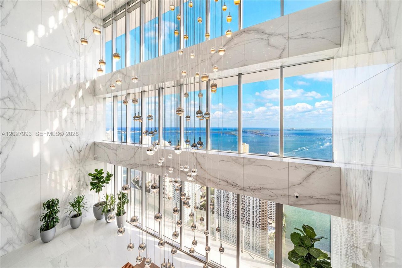 300 Biscayne Boulevard Way, Unit 3905W, Miami, FL 33131 Photo