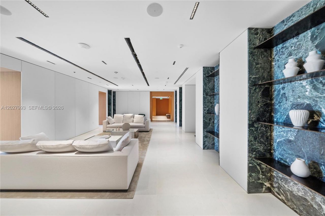 300 Biscayne Boulevard Way, Unit 3905W, Miami, FL 33131 Photo