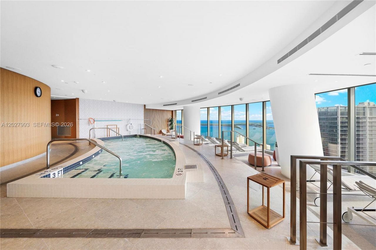 300 Biscayne Boulevard Way, Unit 3905W, Miami, FL 33131 Photo
