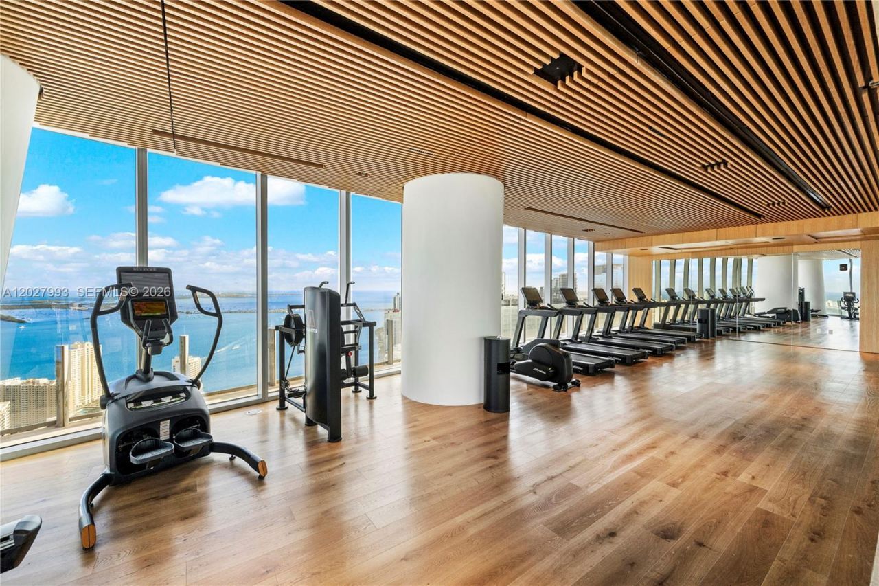 300 Biscayne Boulevard Way, Unit 3905W, Miami, FL 33131 Photo