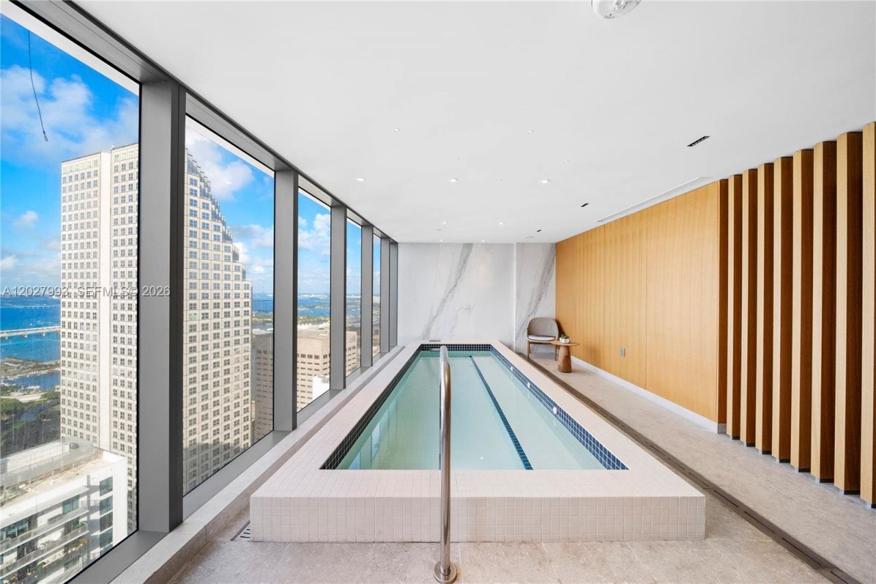300 Biscayne Boulevard Way, Unit 3905W, Miami, FL 33131 Photo