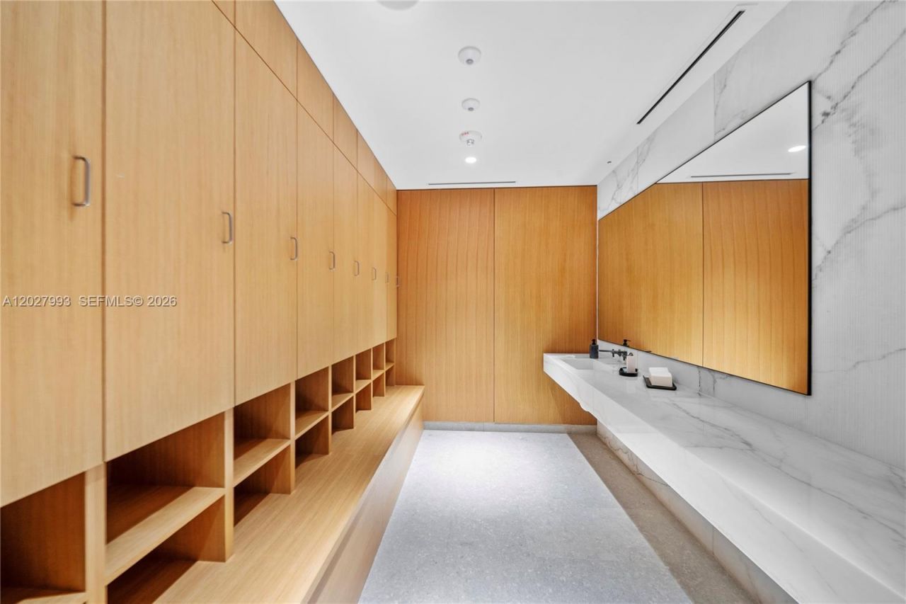 300 Biscayne Boulevard Way, Unit 3905W, Miami, FL 33131 Photo