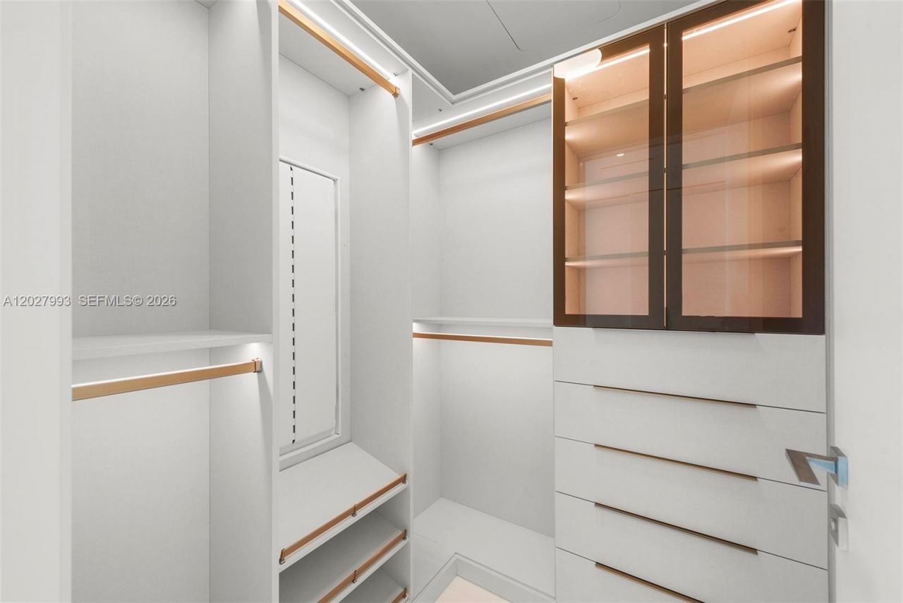 300 Biscayne Boulevard Way, Unit 3905W, Miami, FL 33131 Photo