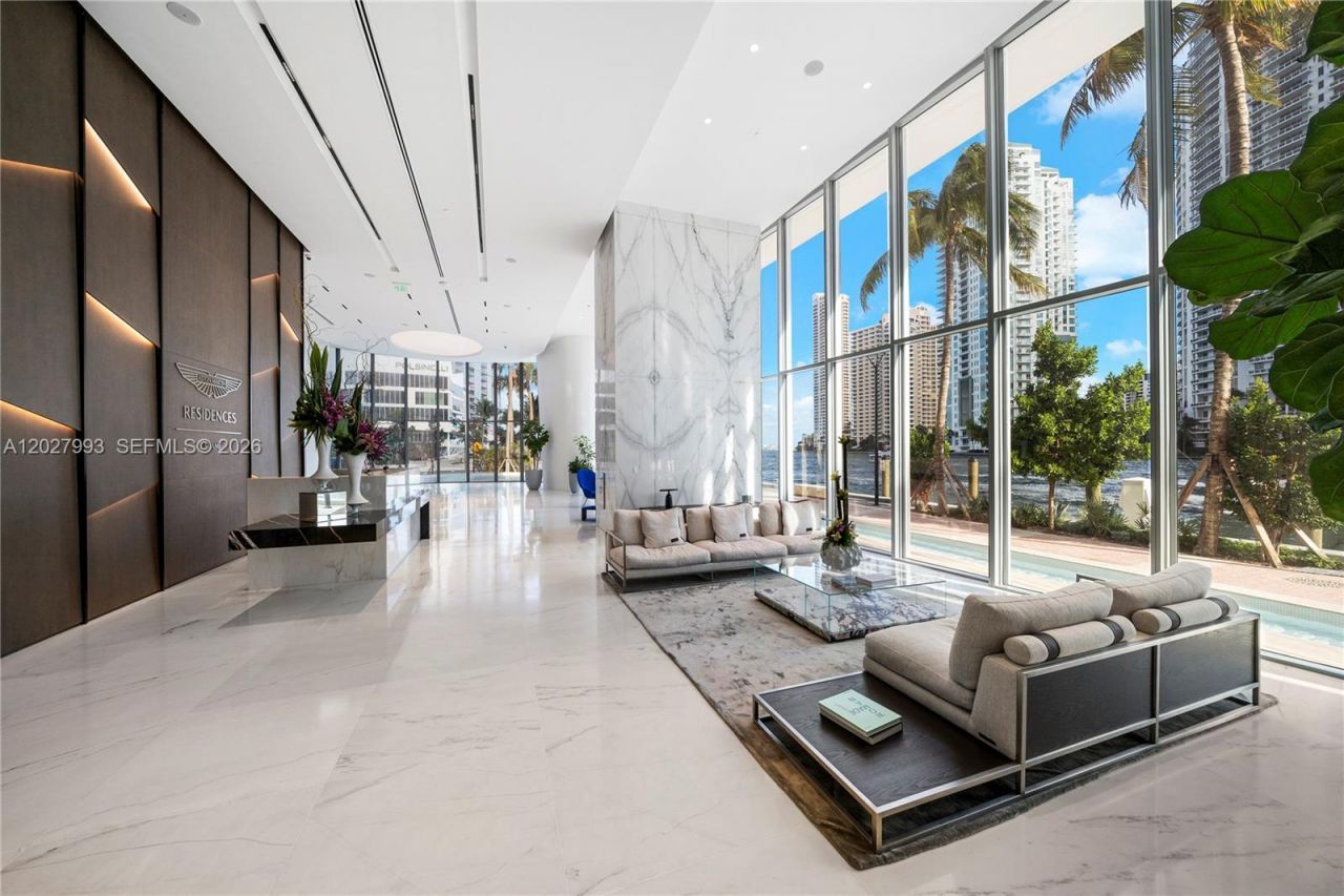 300 Biscayne Boulevard Way, Unit 3905W, Miami, FL 33131 Photo