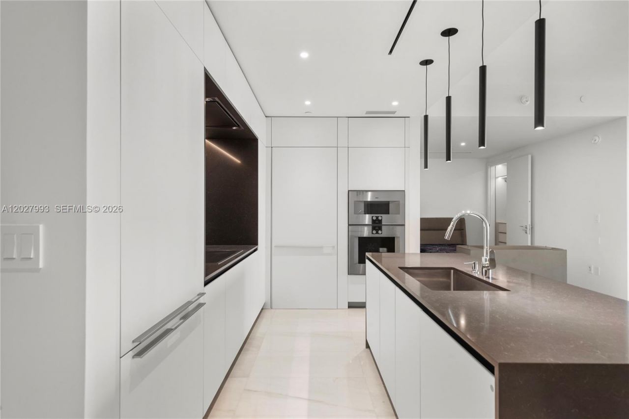 300 Biscayne Boulevard Way, Unit 3905W, Miami, FL 33131 Photo