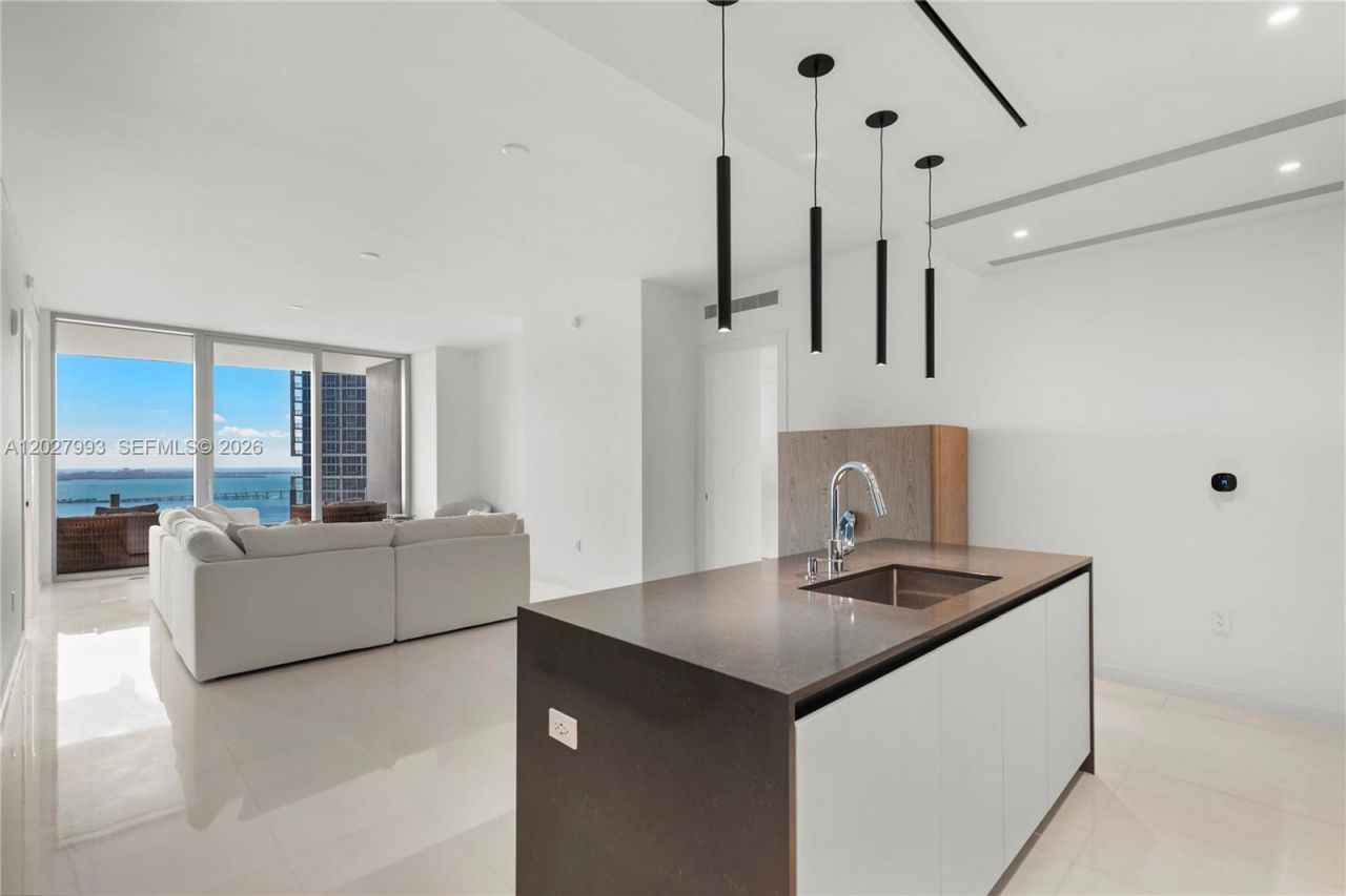 300 Biscayne Boulevard Way, Unit 3905W, Miami, FL 33131 Photo