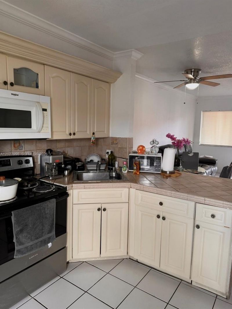 5420 W 21st Ct, Unit 411, Hialeah, FL 33016 Photo