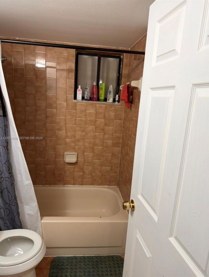 5420 W 21st Ct, Unit 411, Hialeah, FL 33016 Photo