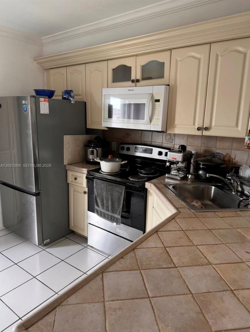 5420 W 21st Ct, Unit 411, Hialeah, FL 33016 Photo