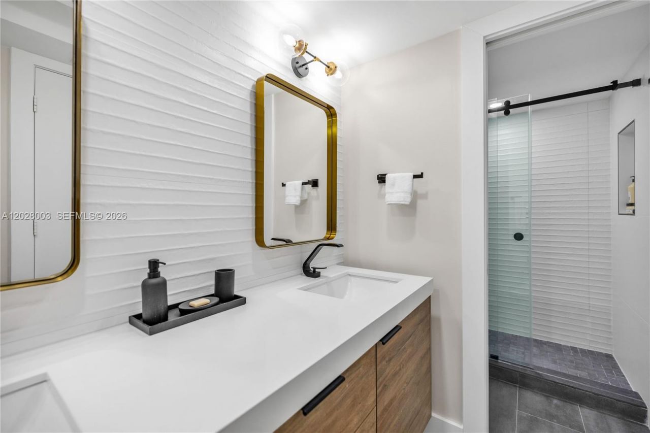 6917 Collins Ave, Unit 1404, Miami Beach, FL 33141 Photo