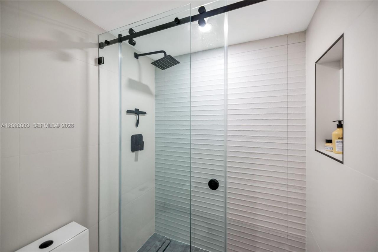 6917 Collins Ave, Unit 1404, Miami Beach, FL 33141 Photo