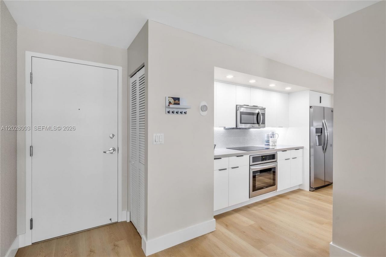 6917 Collins Ave, Unit 1404, Miami Beach, FL 33141 Photo