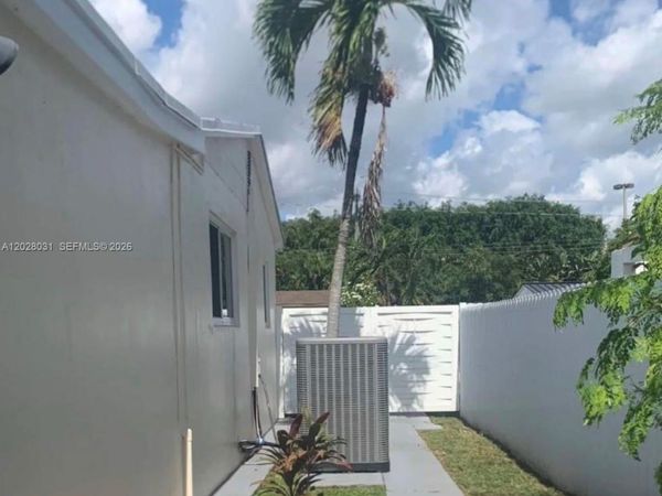 570 W 46th Pl , Unit B, Hialeah, FL 33012