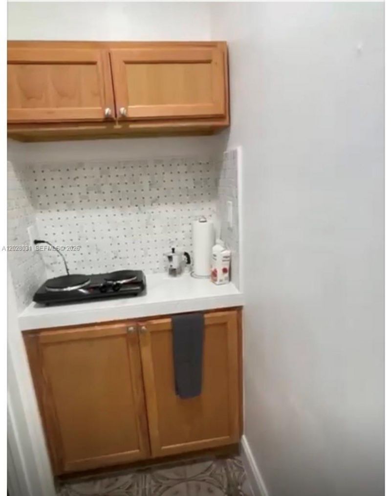570 W 46th Pl , Unit B, Hialeah, FL 33012 Photo