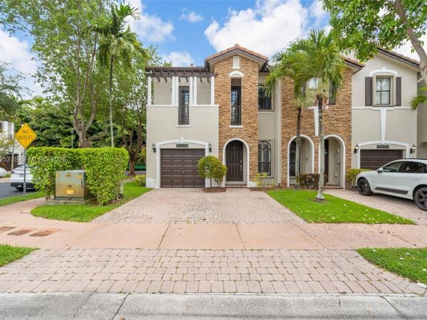 10276 NW 30th Ter , Doral, FL 33172