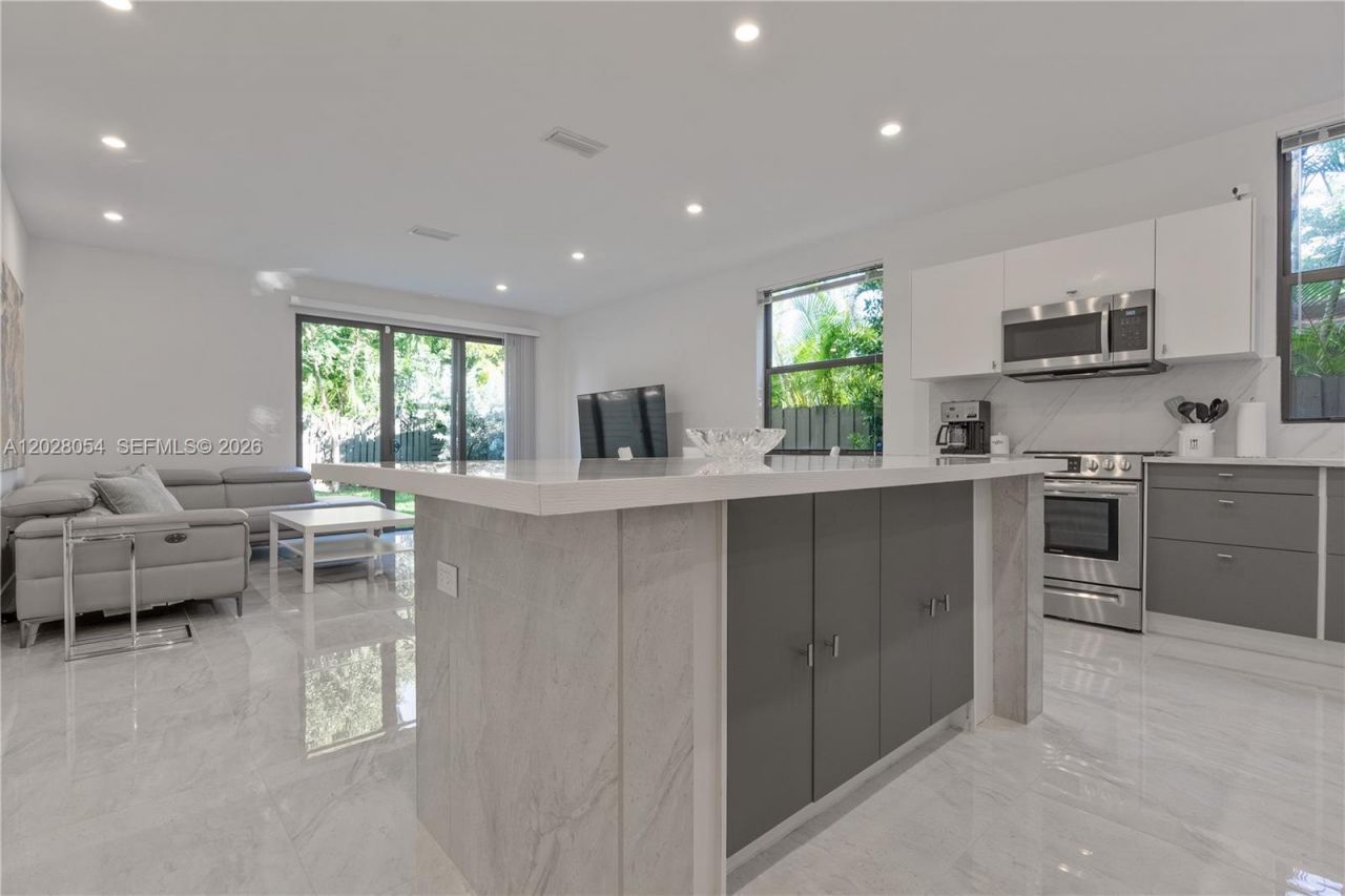 2887 SW 33rd Ave, Miami, FL 33133 Photo