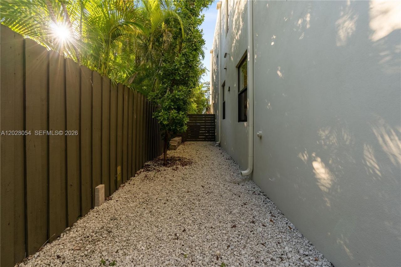 2887 SW 33rd Ave, Miami, FL 33133 Photo