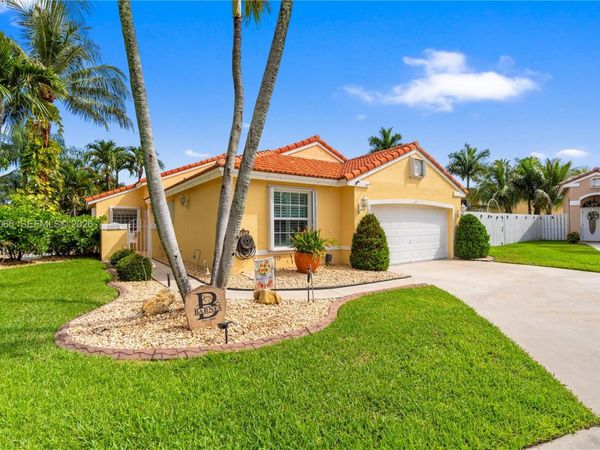 1090 NW 192nd Ave , Pembroke Pines, FL 33029