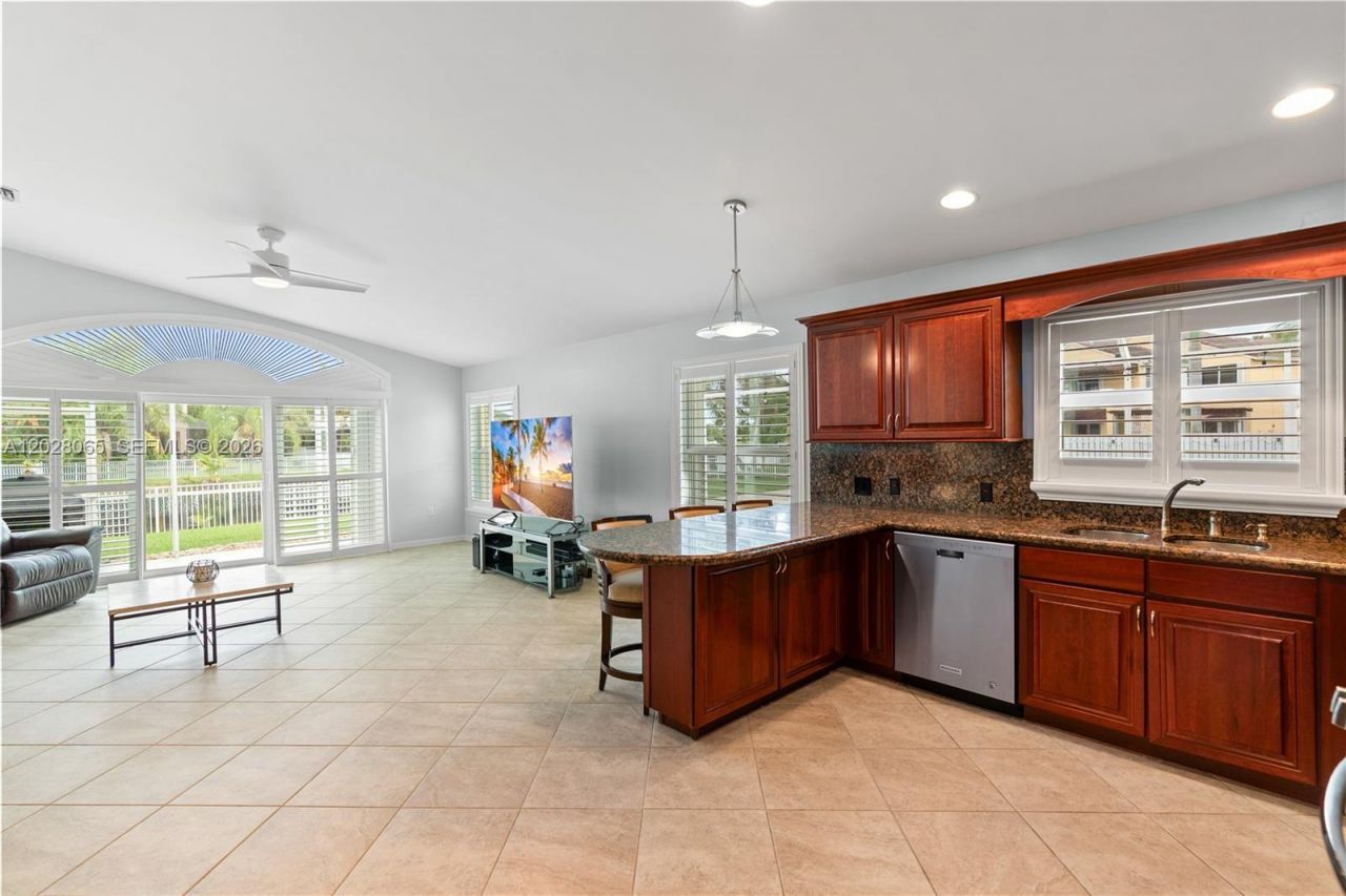 1090 NW 192nd Ave , Pembroke Pines, FL 33029 Photo