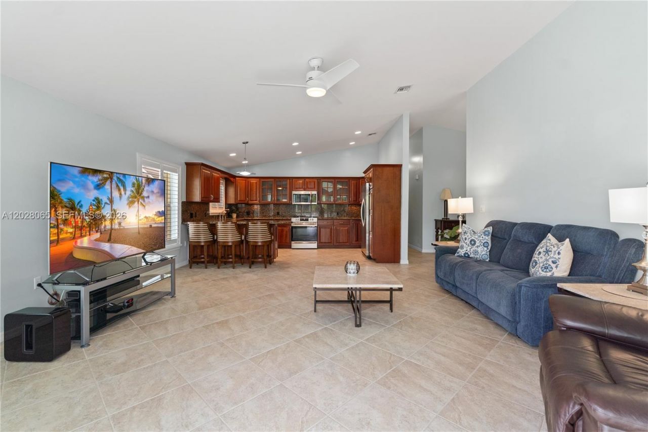 1090 NW 192nd Ave , Pembroke Pines, FL 33029 Photo