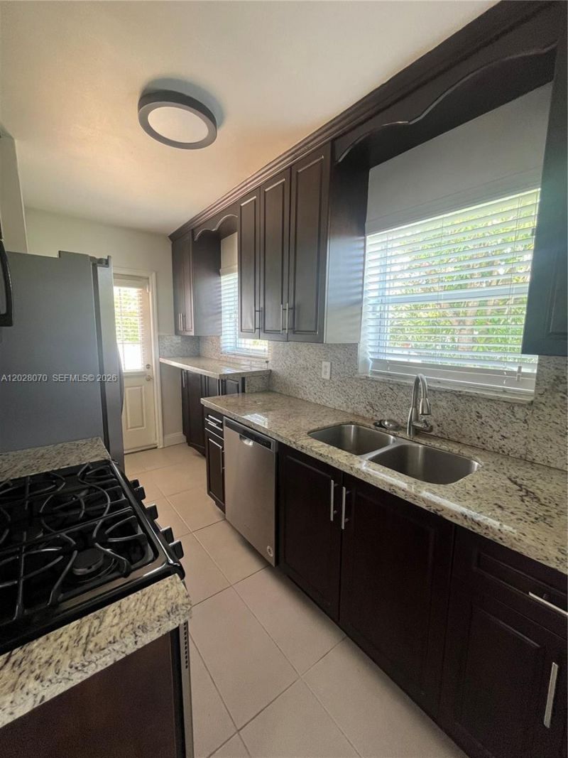 8370 SW 27th Ln, Miami, FL 33155 Photo