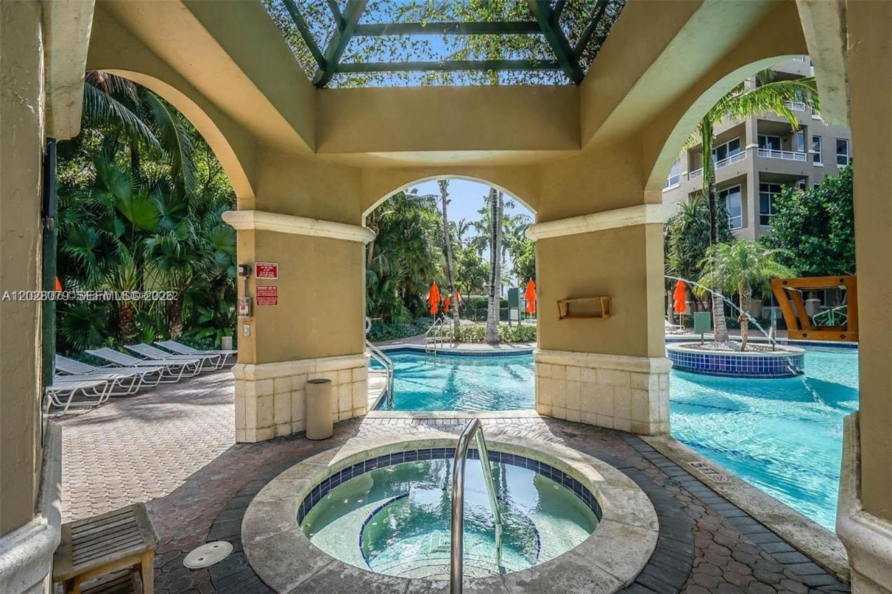 19501 W Country Club Dr , Unit 2313, Aventura, FL 33180 Photo