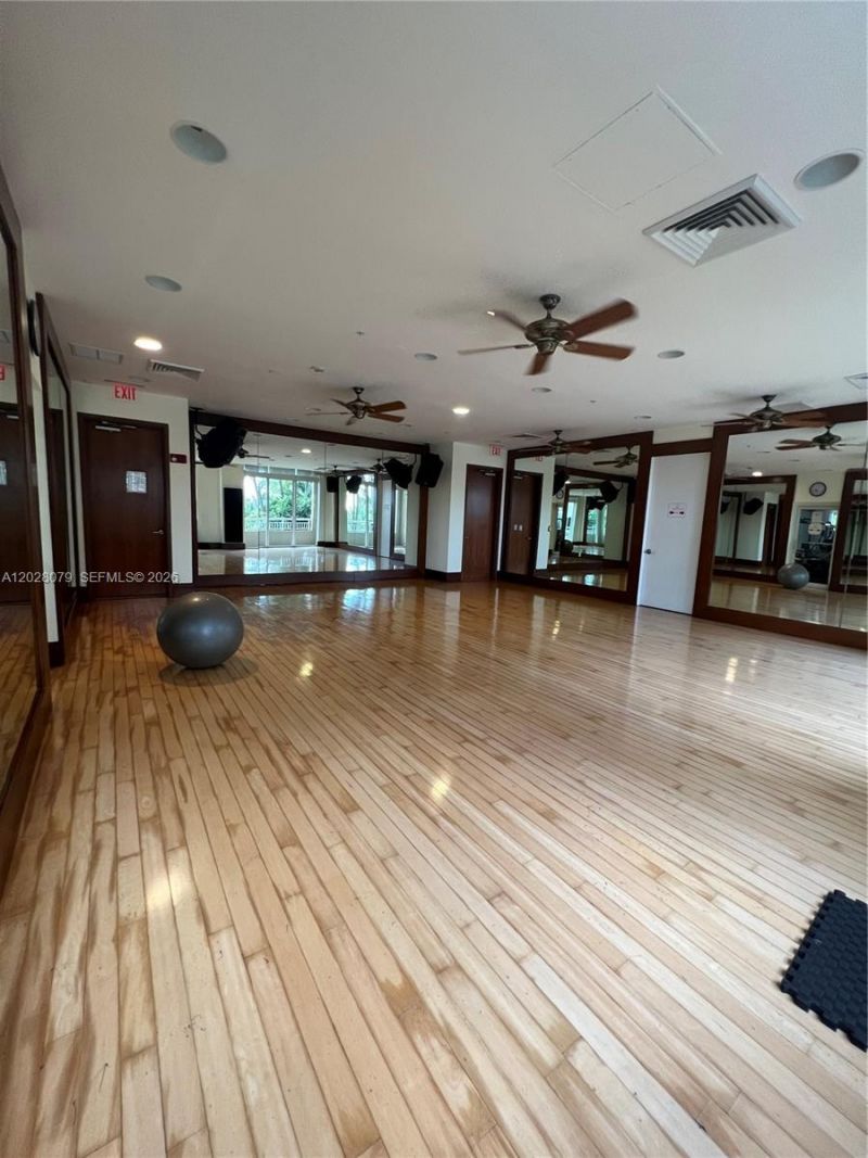 19501 W Country Club Dr , Unit 2313, Aventura, FL 33180 Photo