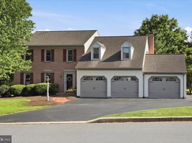 9 ROUND HOUSE DRIVE, LITITZ, PA 17543