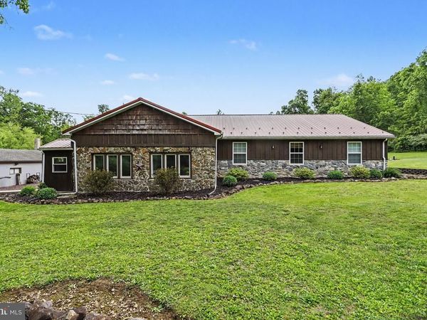 1100 S YORK, DILLSBURG, PA 17019