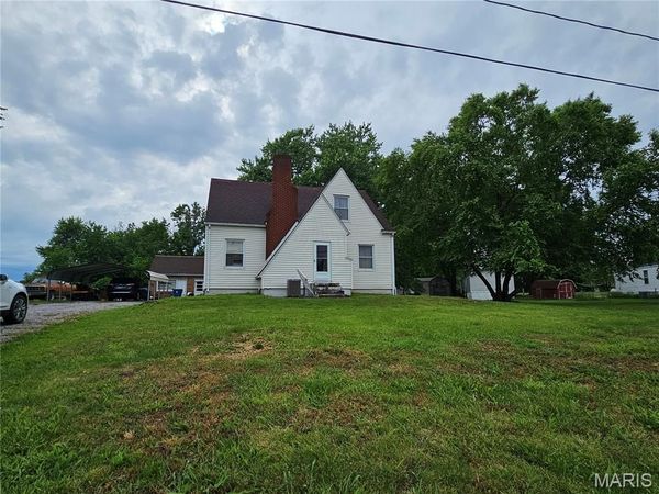 1009 St Louis, Sparta, IL 62286