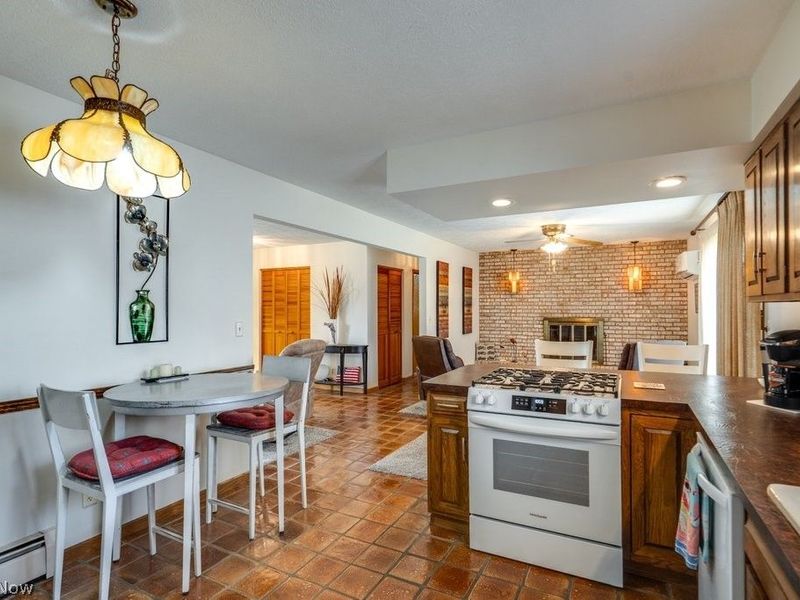 317 E Linwood Avenue, Akron, OH 44301 Photo 17