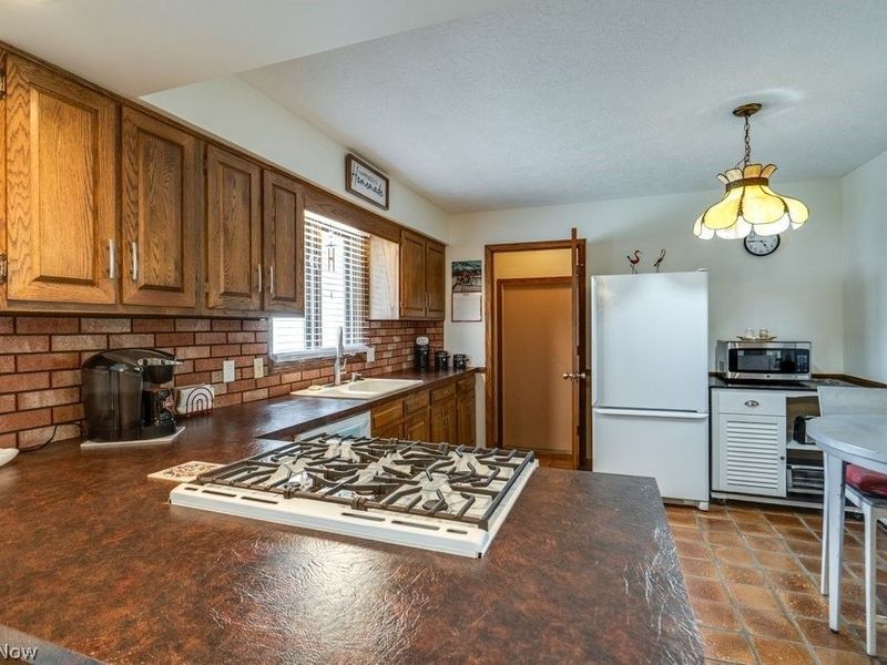 317 E Linwood Avenue, Akron, OH 44301 Photo 18