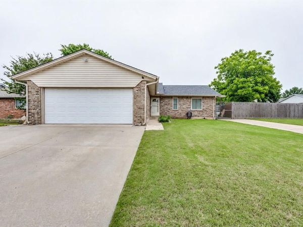 817 SE 9th Street, Moore, OK 73160