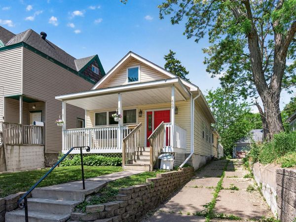 869 Desoto Street , Saint Paul, MN 55130