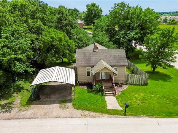 104 E 6th Street, Tonganoxie, KS 66086