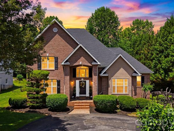 1245 34th Avenue NE, Hickory, NC 28601
